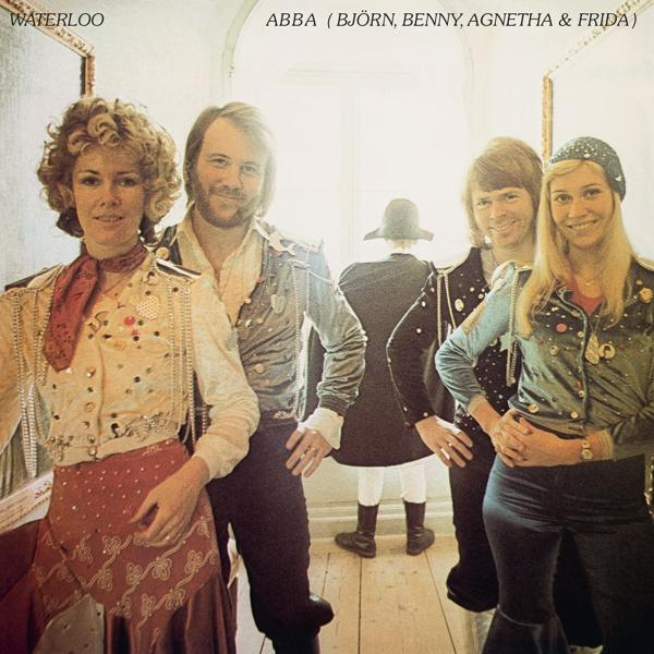 ABBA-Albumcover mit den vier Mitgliedern der Band in einem weißen Raum.