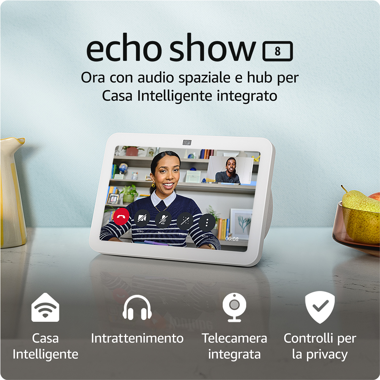 Un dispositivo Echo Show 8 che mostra una donna in una videochiamata.