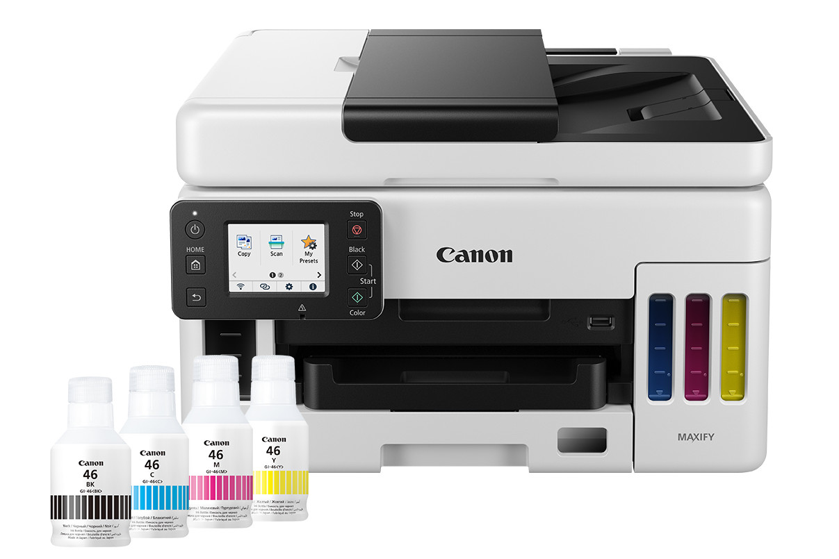 Drukarka Canon MAXIFY z butelkami z tuszem. Drukarka jest biało-czarna. Butelki z tuszem są oznaczone kolorami.
