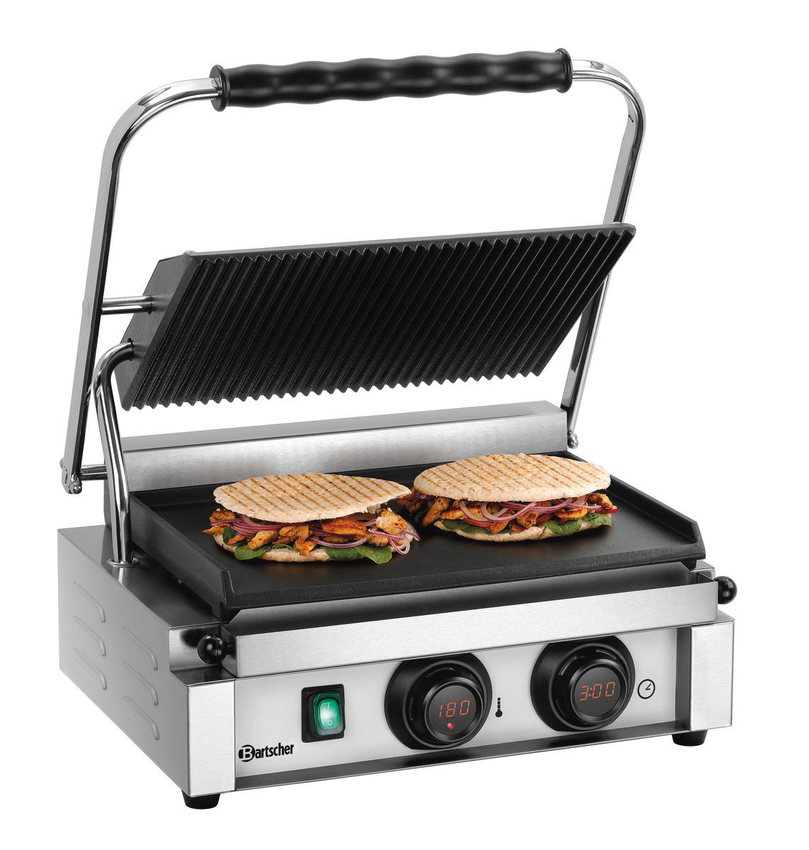 Gewerblicher Panini-Grill mit zwei fertigen Sandwiches. Edelstahl-Design.