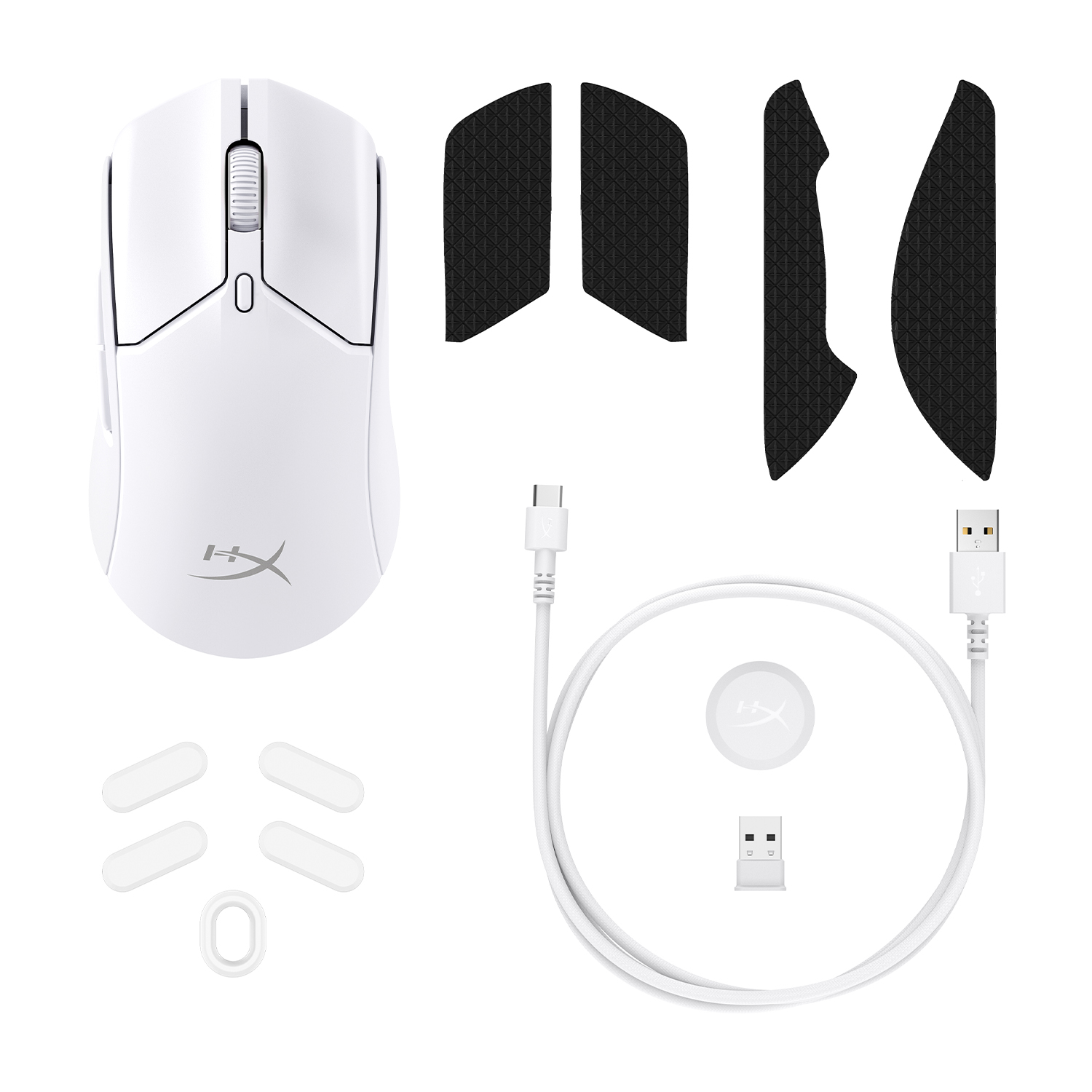 Mouse da gioco bianco, cavo e accessori su sfondo bianco.