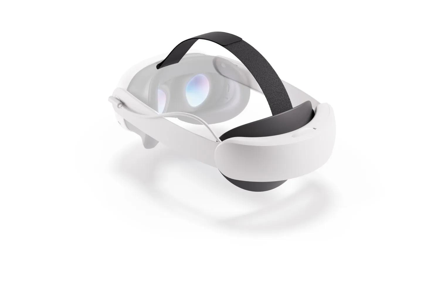 Casco de realidad virtual blanco con correa negra, aislado.