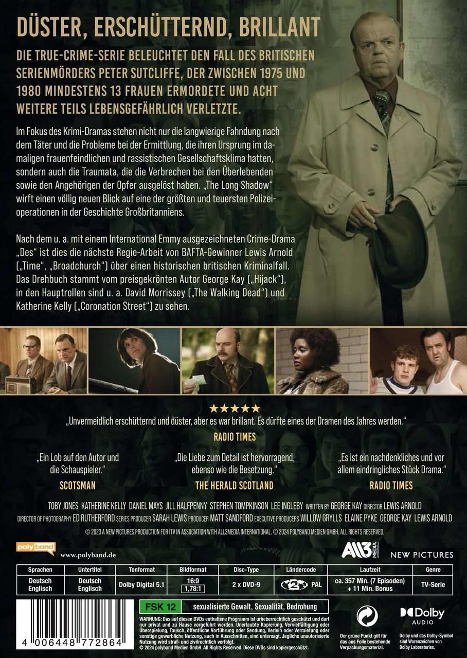 Film-DVD-Cover. Ein Mann steht in einem Mantel. Der Hintergrund ist mit Text gefüllt.