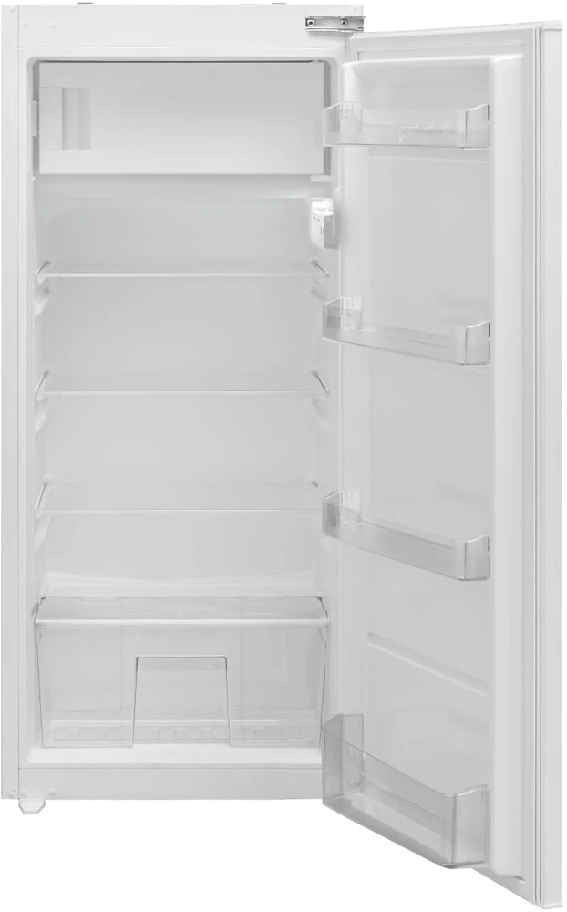 Réfrigérateur blanc avec porte ouverte. Étagères et intérieur vides. Fond blanc.