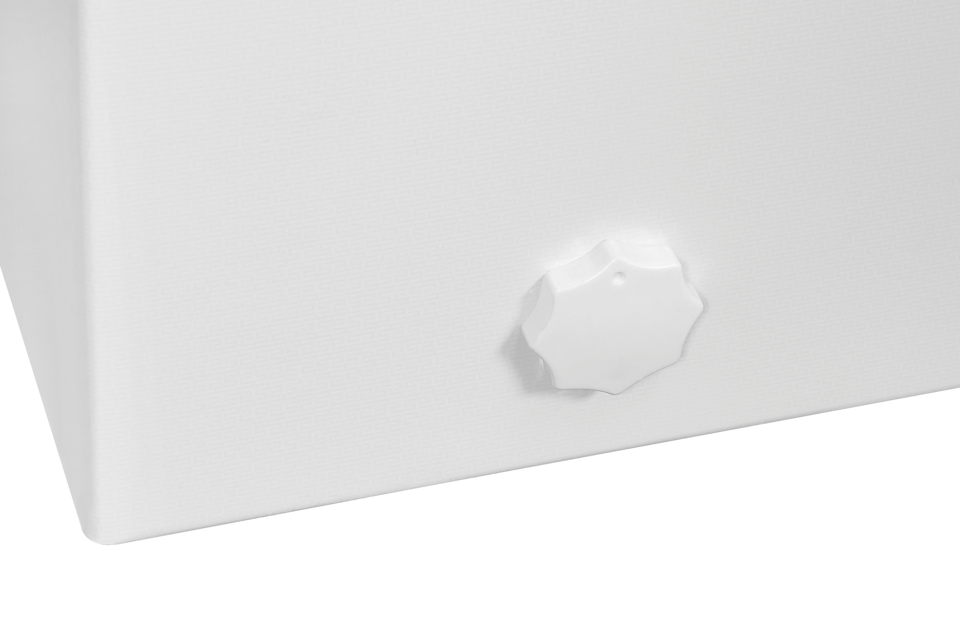 Weißes Objekt mit weißem Knopf an der Seite, weißer Hintergrund.