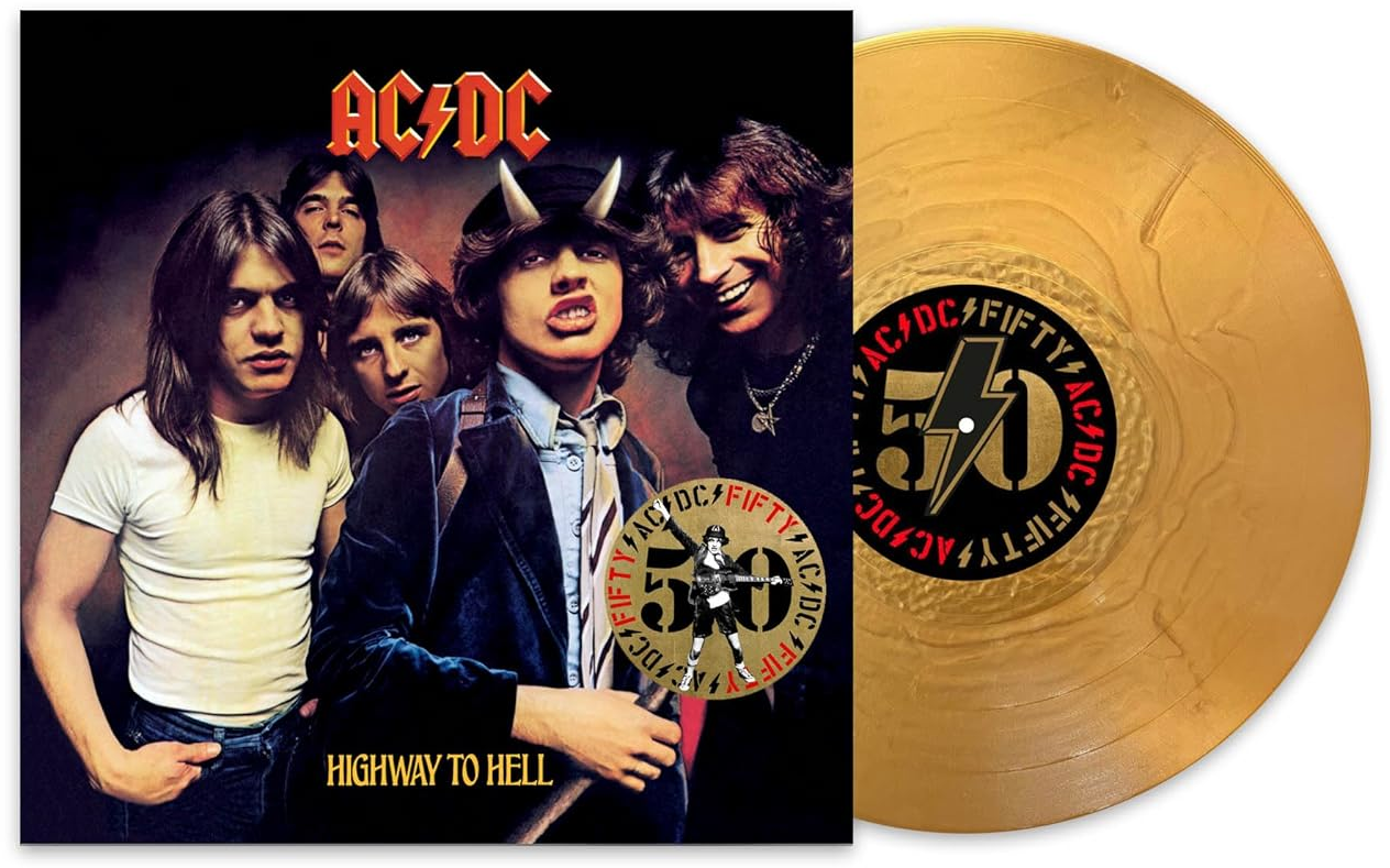 AC/DC album, Highway to Hell, a zenekar tagjaival elől. Arany hanglemez jobbra.