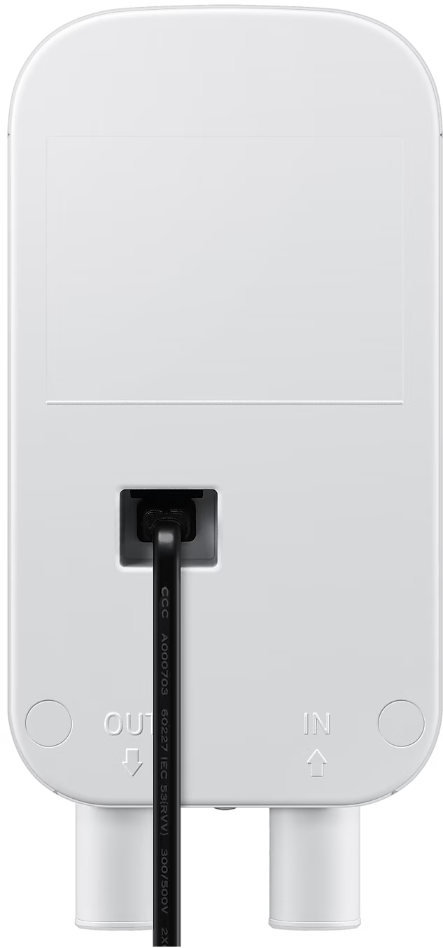Ein weißes Netzteil mit schwarzem Kabel und zwei Stiften.