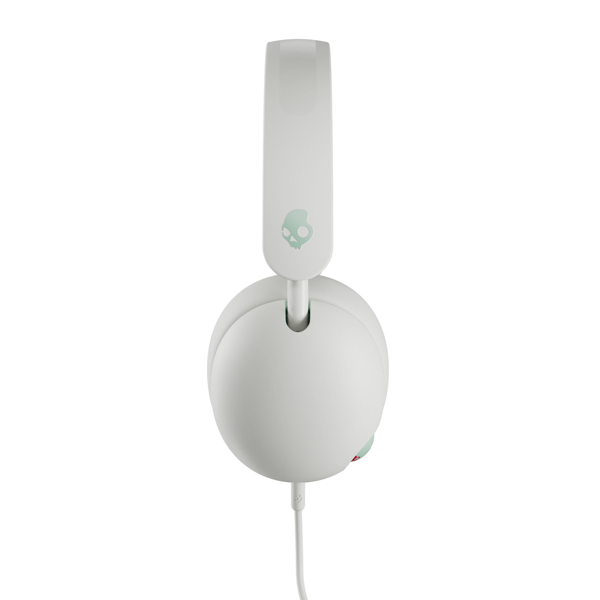 Weißer Over-Ear-Kopfhörer mit weißem Bügel. Grünes Logo an der Seite. Einfaches Design.