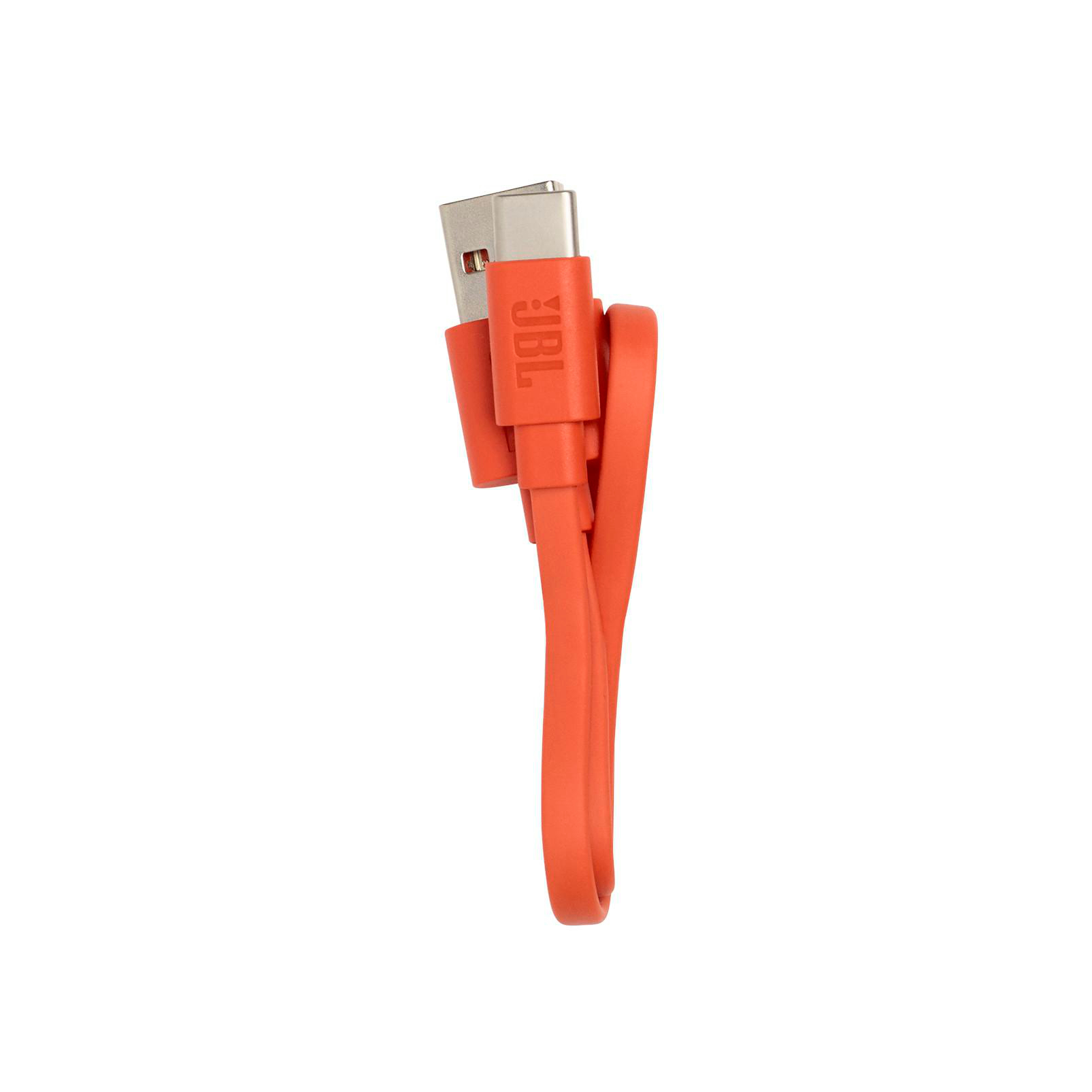 Oranges JBL USB-Ladekabel auf weißem Hintergrund. Das Kabel ist verdreht.