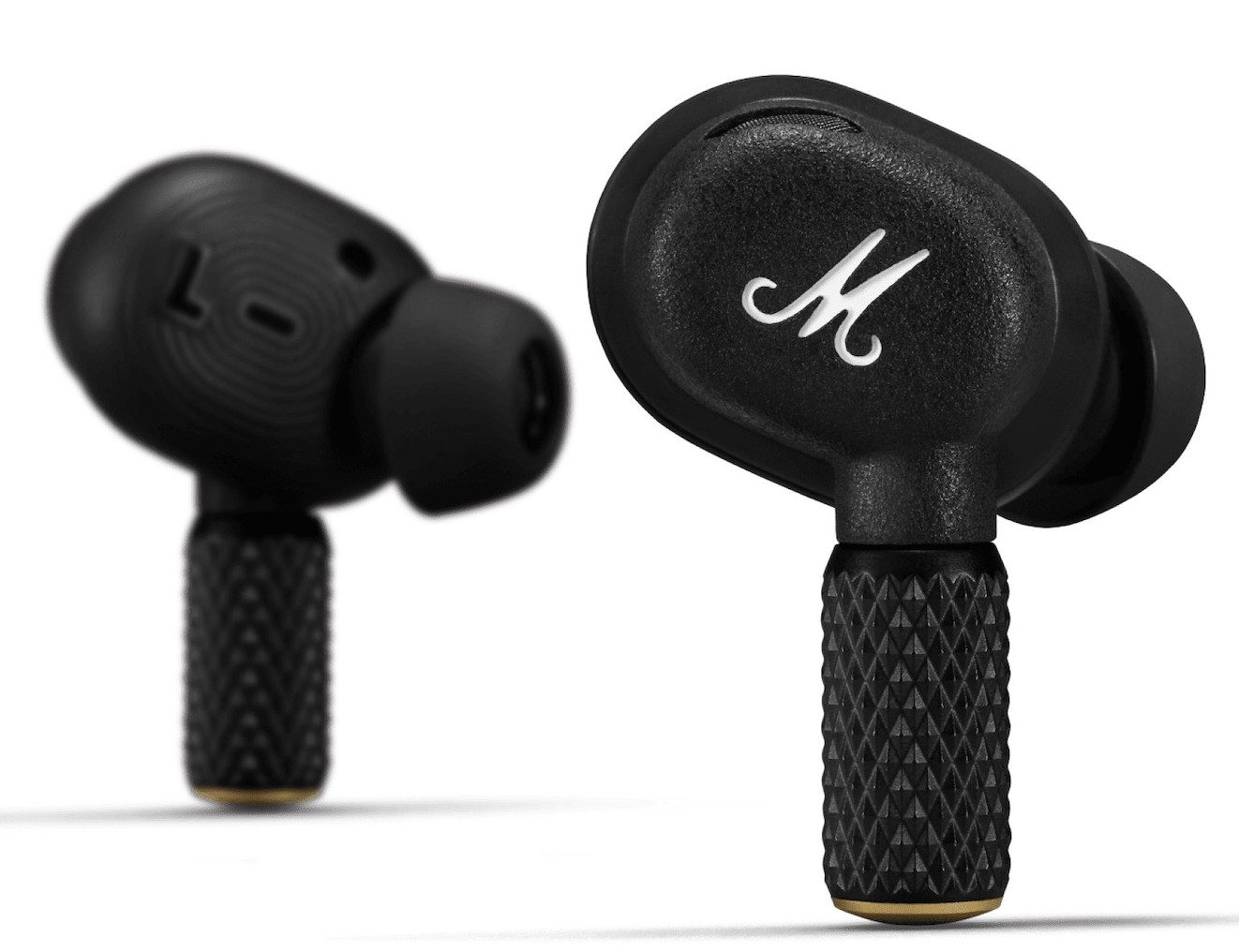 Czarne słuchawki Marshall z białym logo 'M'.