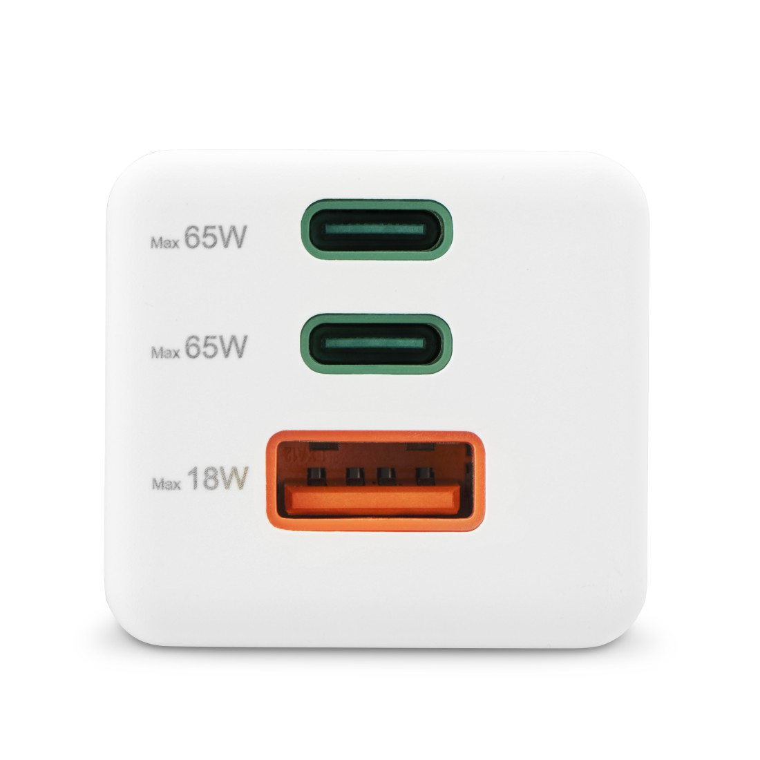 Ein weißer Ladeadapter mit zwei USB-C-Anschlüssen und einem USB-A-Anschluss.