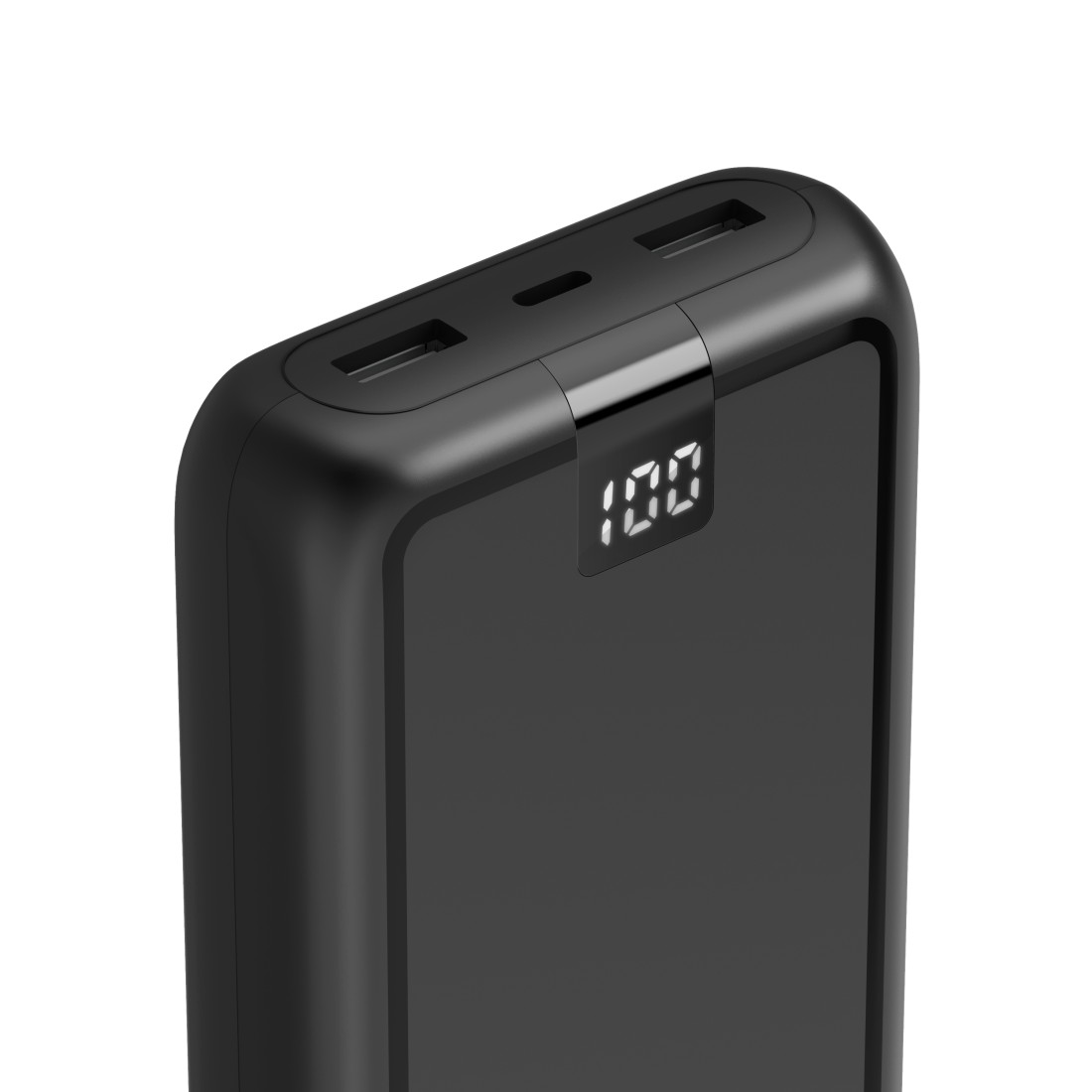 Schwarze Powerbank mit Digitalanzeige, die 100 anzeigt. Zwei USB-Anschlüsse oben sichtbar.