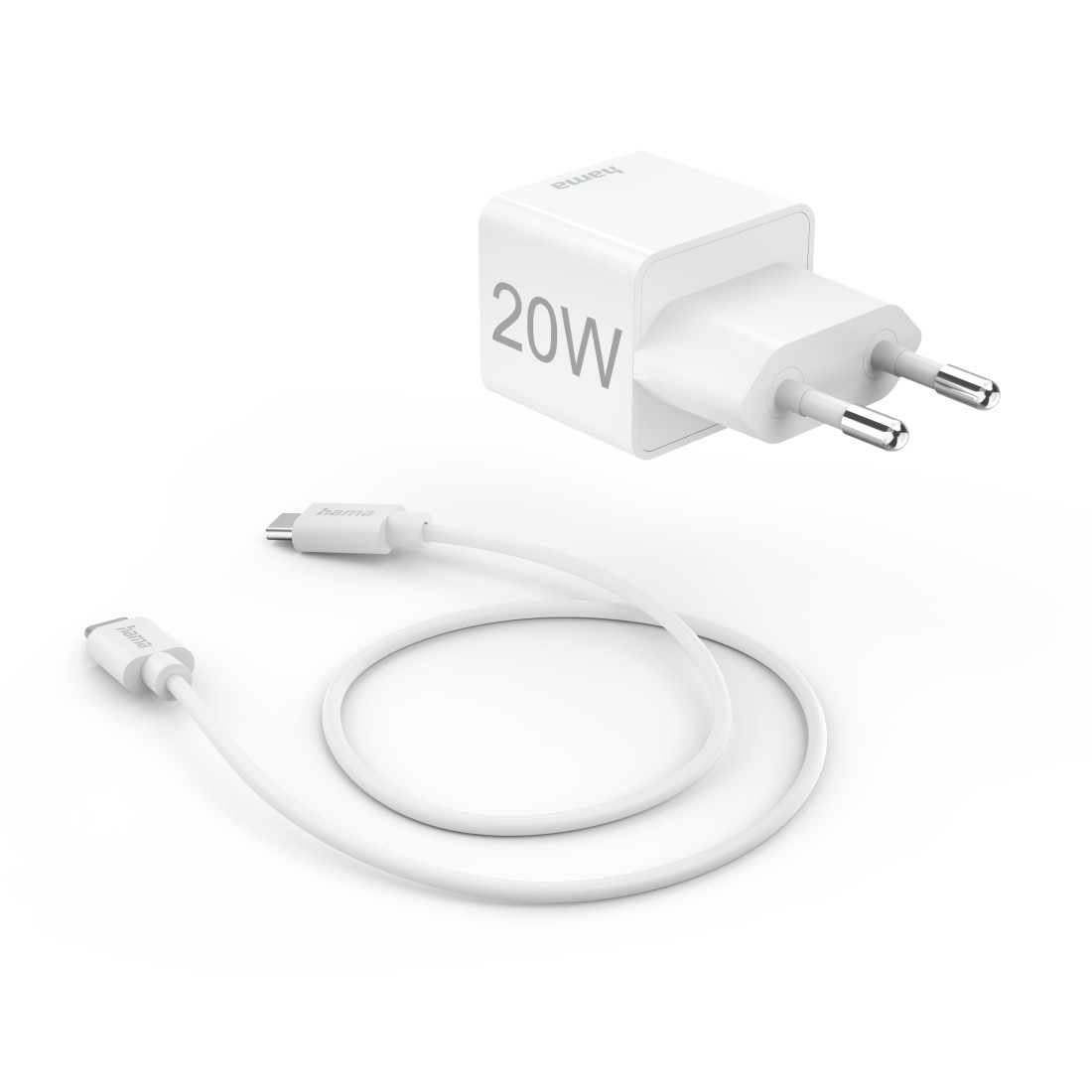 Ein weißes 20W Ladegerät und ein weißes USB-C Kabel auf weißem Hintergrund.