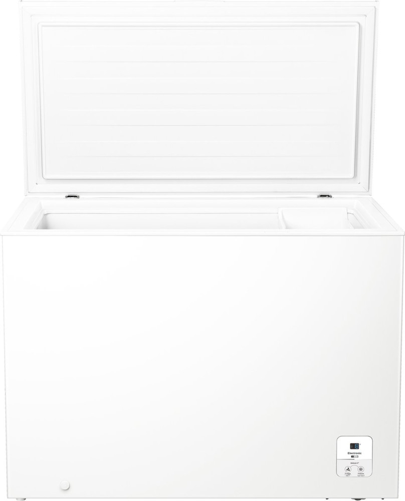 Un congélateur coffre blanc avec son couvercle ouvert. L'intérieur du congélateur est visible.
