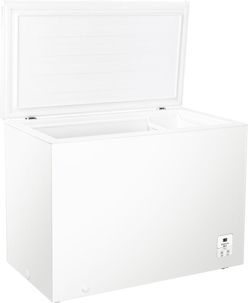 Congélateur coffre blanc avec couvercle ouvert. L'intérieur est blanc, avec un petit compartiment à droite.