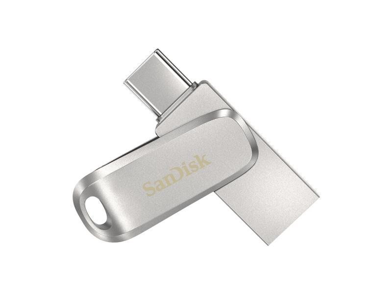 Chiavetta USB Sandisk argento e grigio. L'USB è angolato su uno sfondo bianco.
