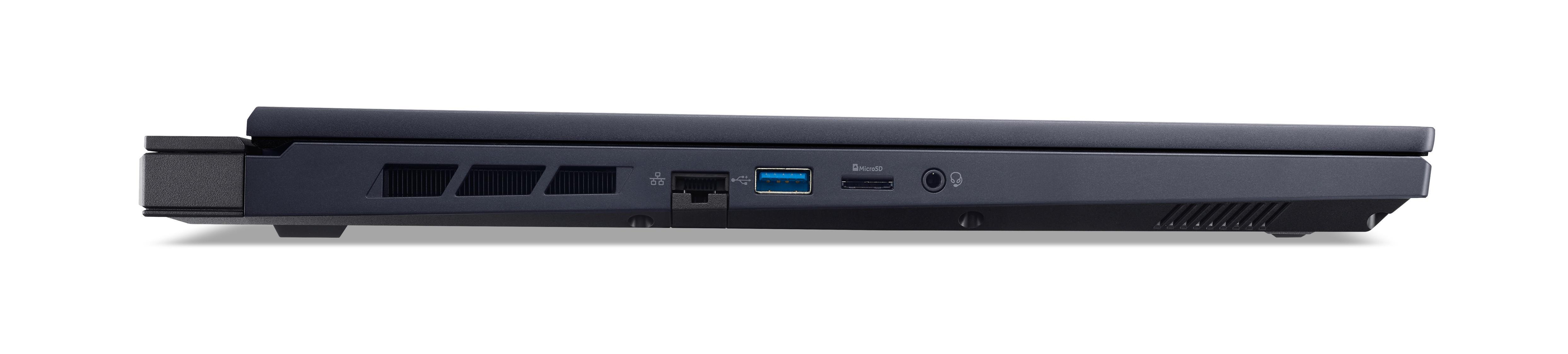 Seitenansicht eines dunklen Laptops mit sichtbaren Anschlüssen. Der Laptop steht auf weißem Hintergrund.