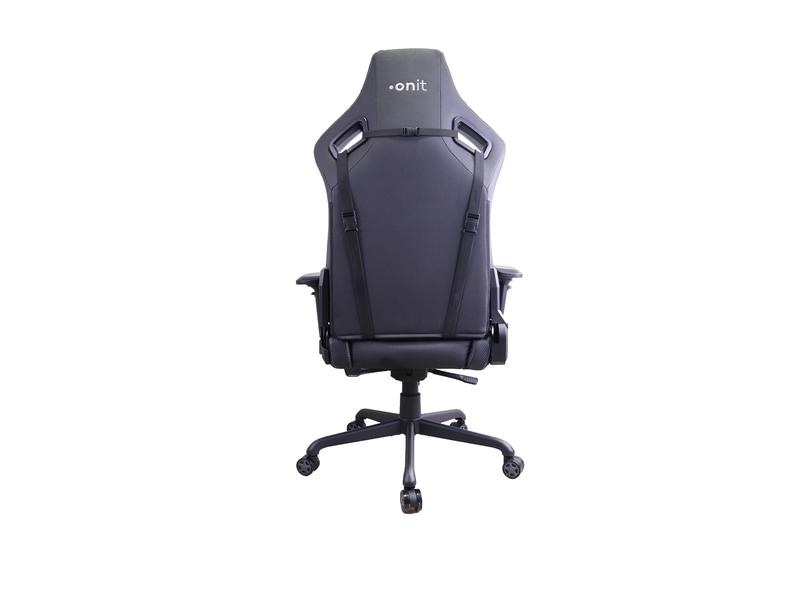 Vista posteriore di una sedia da gaming nera con il marchio '.onit' sul poggiatesta, con cinghie, braccioli e base a ruote.