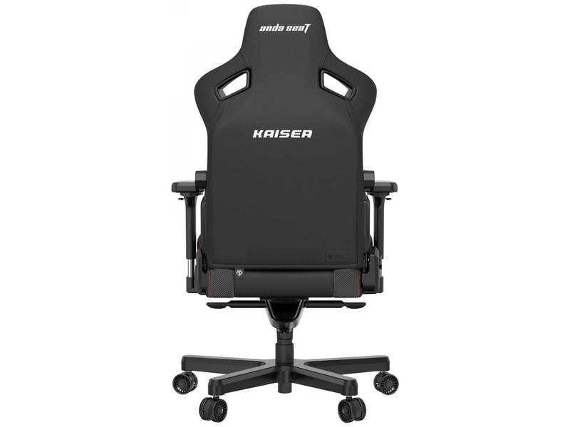 Sedia da gaming nera vista da dietro. Marchi 'anda seat' e 'KAISER' sullo schienale.