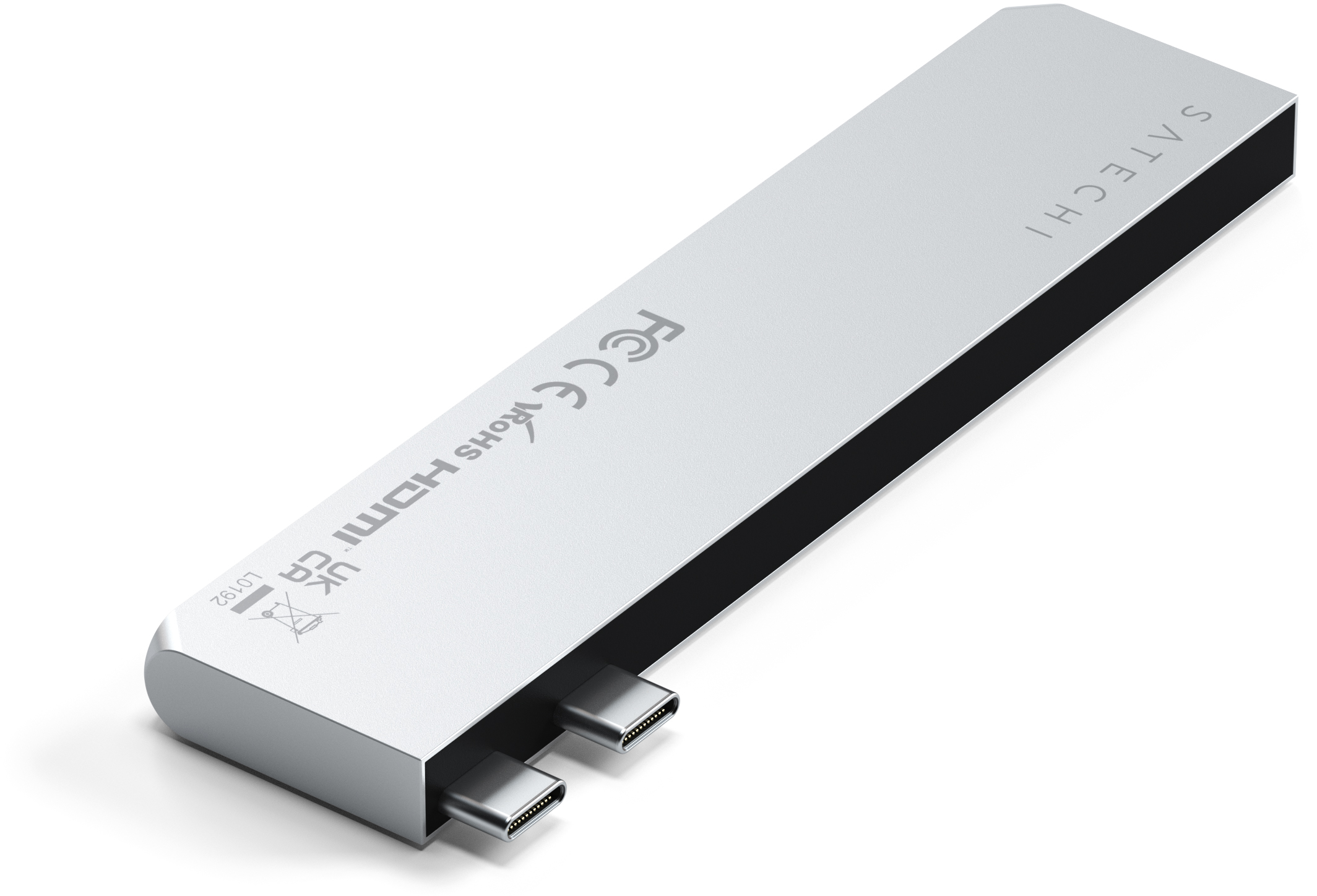 Egy ezüst eszköz, két USB-C porttal, rajta a Satechi szóval.