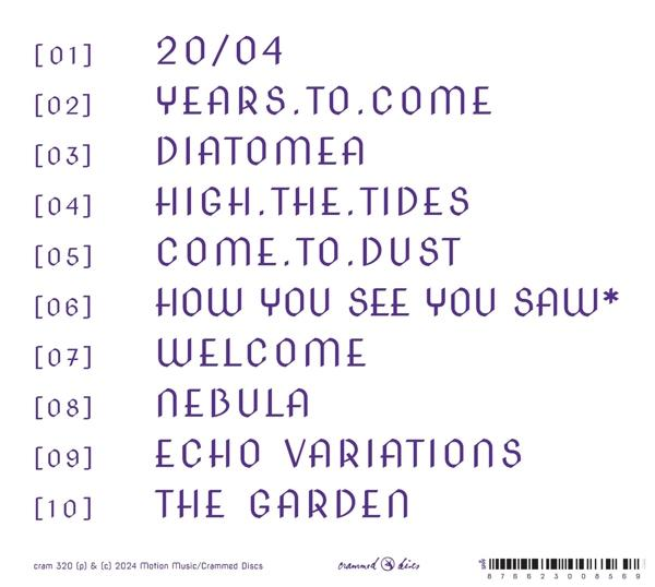 Text, das Albumtracks in Lila auf weißem Hintergrund auflistet.
