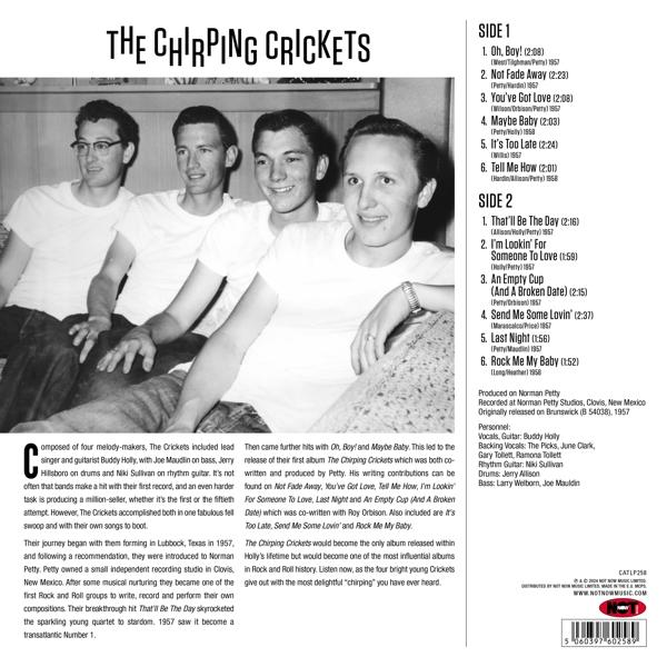 Das Albumcover von The Chirping Crickets. Vier Männer und eine Frau in Schwarzweiß.