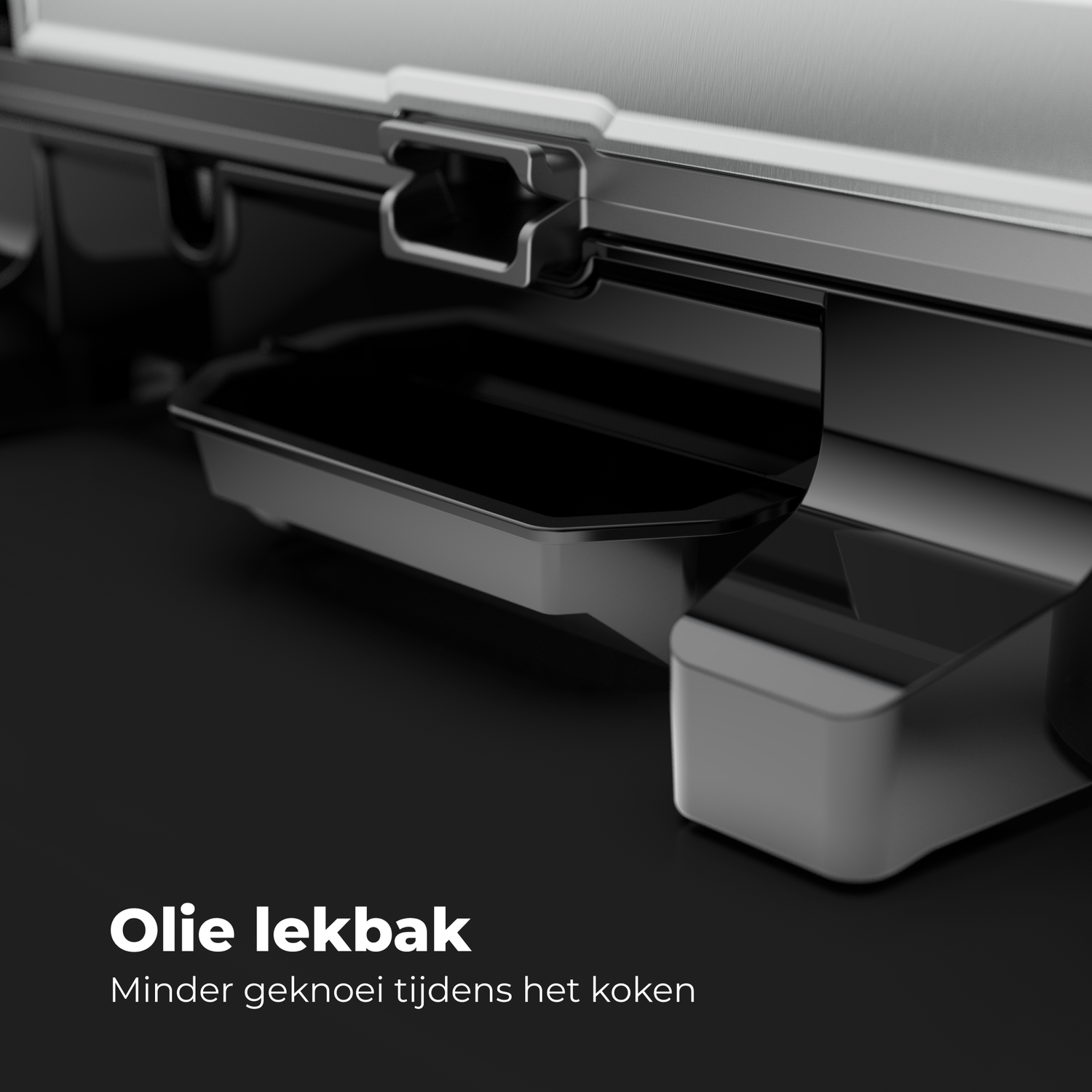 Close-up of a black appliance with an oil tray. White text 'Olie lekbak' is present.