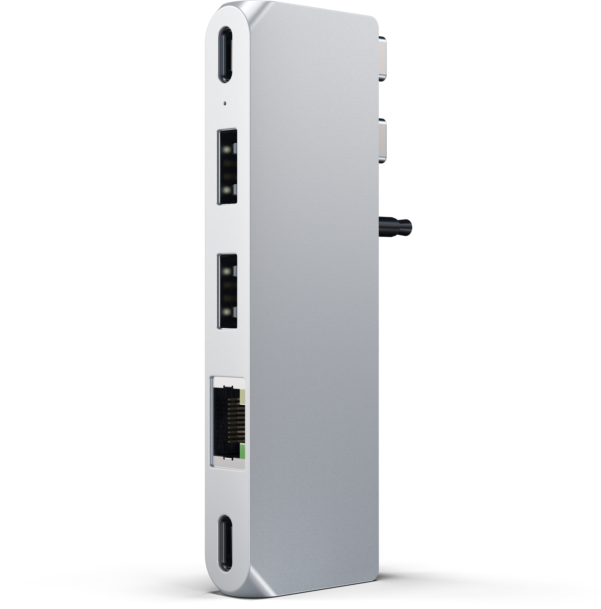 Ezüst hub több porttal: USB-C, USB és Ethernet.