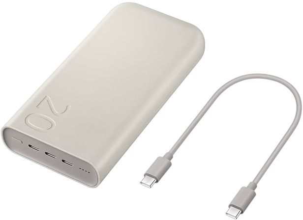 Egy bézs színű power bank csatlakoztatott kábellel, bemutatva a töltőportjait és a dizájnját.