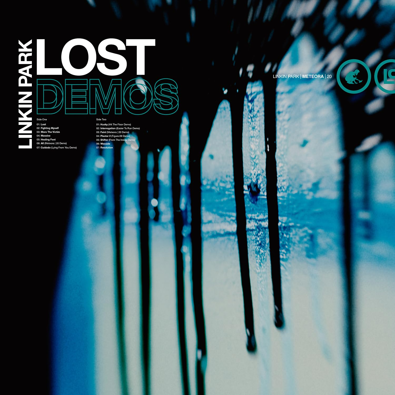 Album borító kék, csepegő festékkel és a 'Linkin Park' szöveggel.