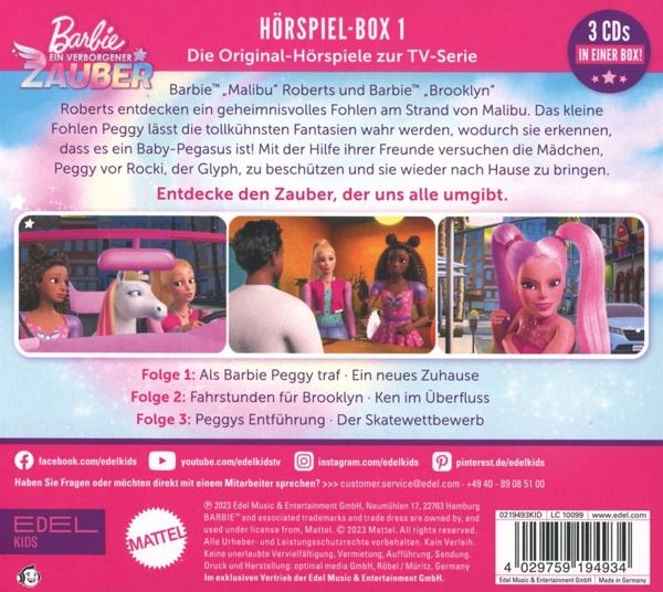 Eine Gruppe von Leuten, die auf Stühlen mit einem rosa Kühler sitzen.