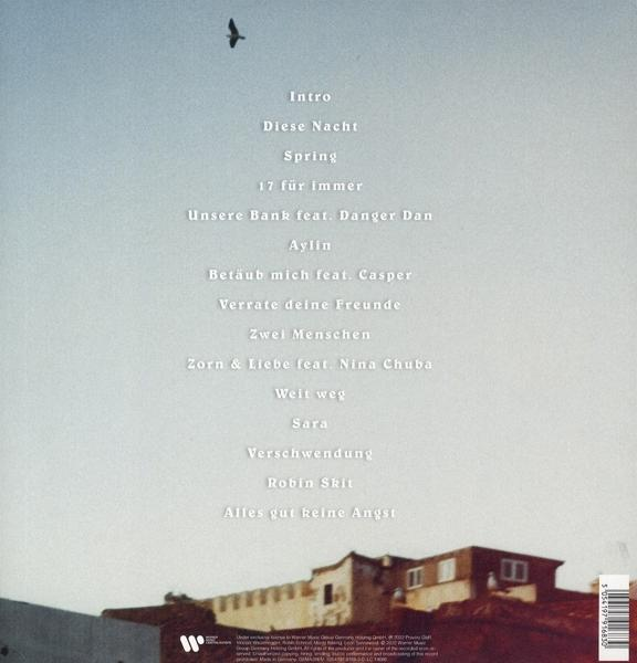 Rückseite eines Musikalbums mit Songtiteln auf neutralem Hintergrund. Ein Vogel fliegt über einem Gebäude.