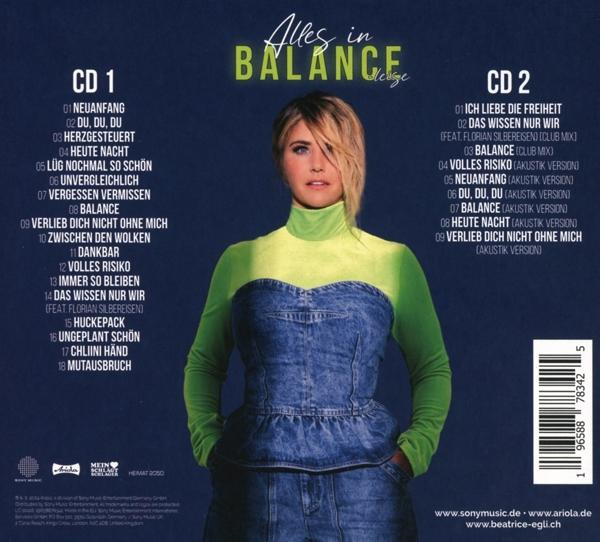 Rückseite einer CD mit Albumcover und Titellisten. Eine Frau steht im Zentrum.