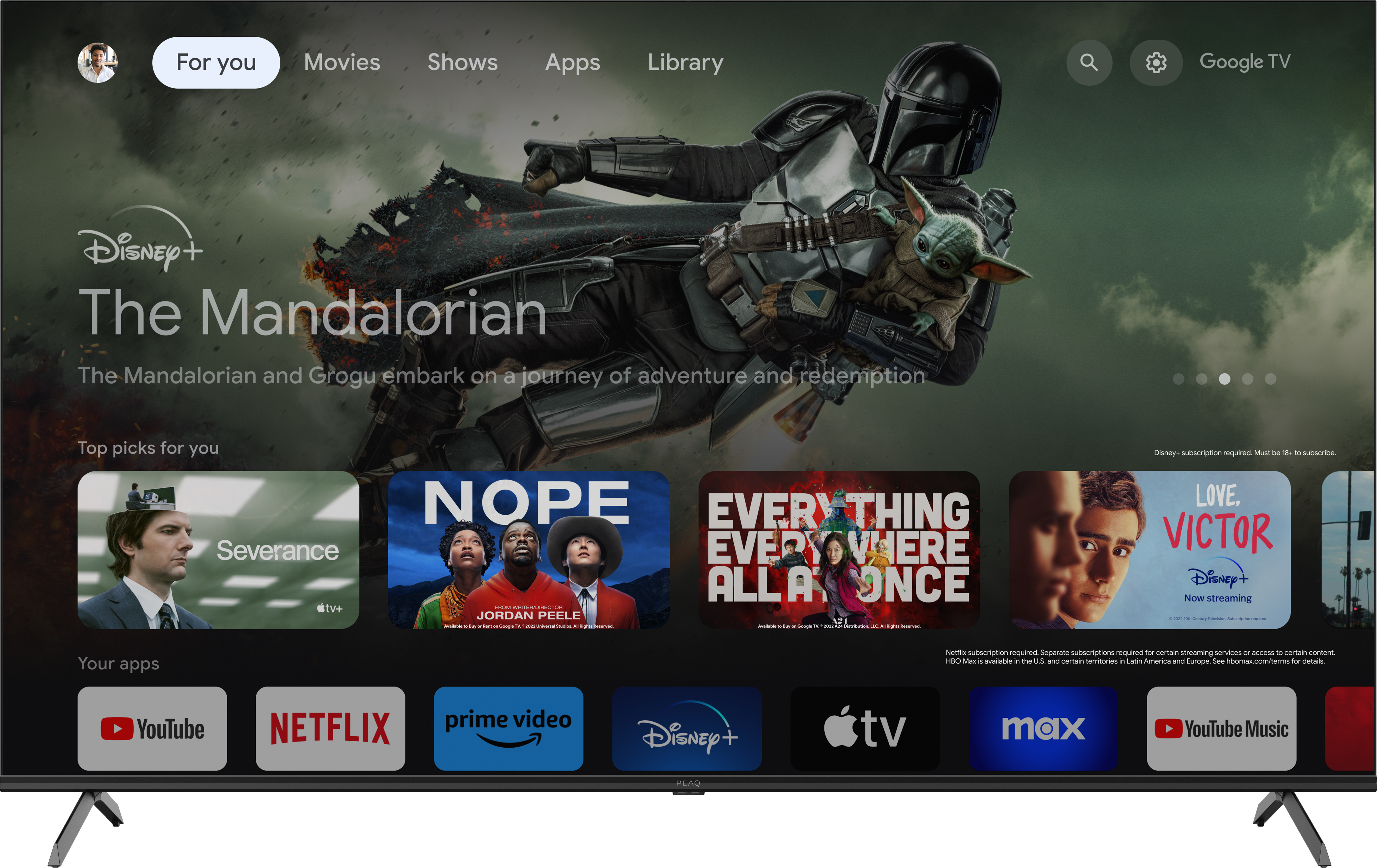 Ein Smart-TV, das ein Filmplakat mit verschiedenen App-Symbolen anzeigt.