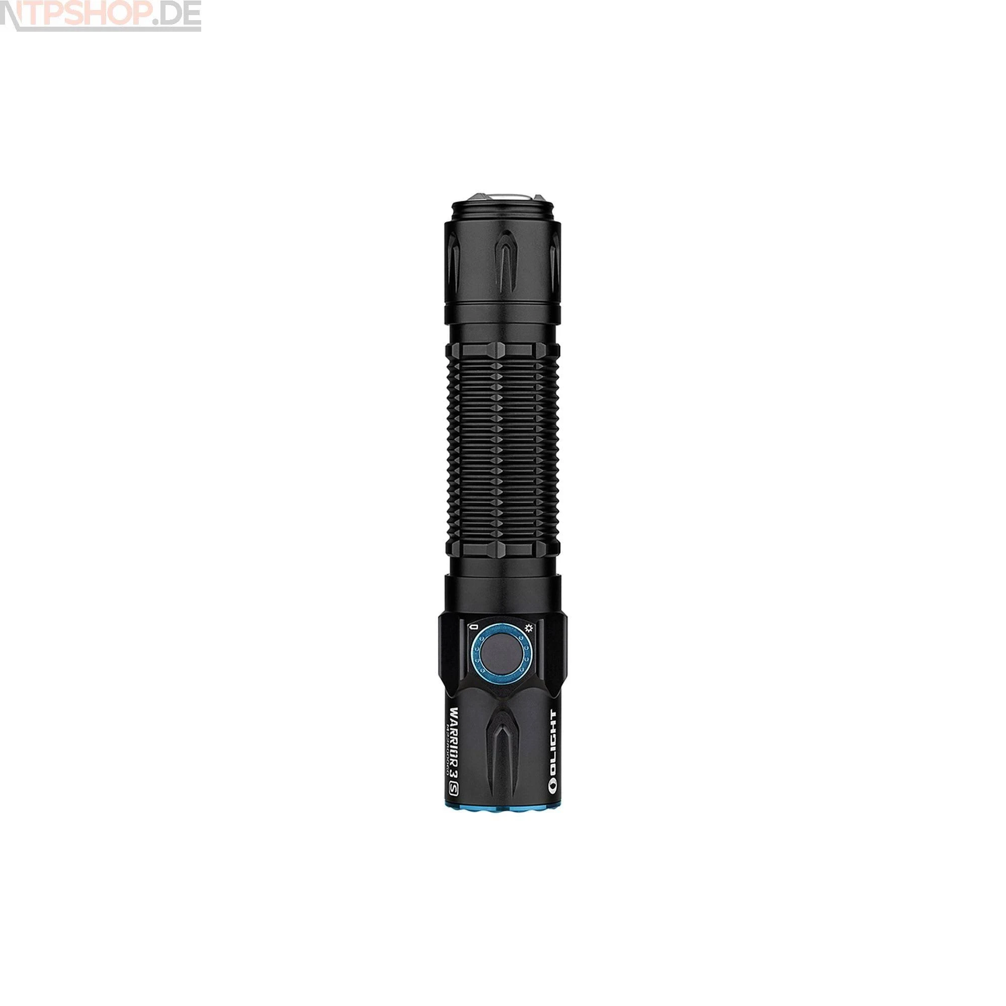 Eine schwarze Taschenlampe mit blauem Ring um den Knopf. Das Wort WARRIOR steht auf der Seite.