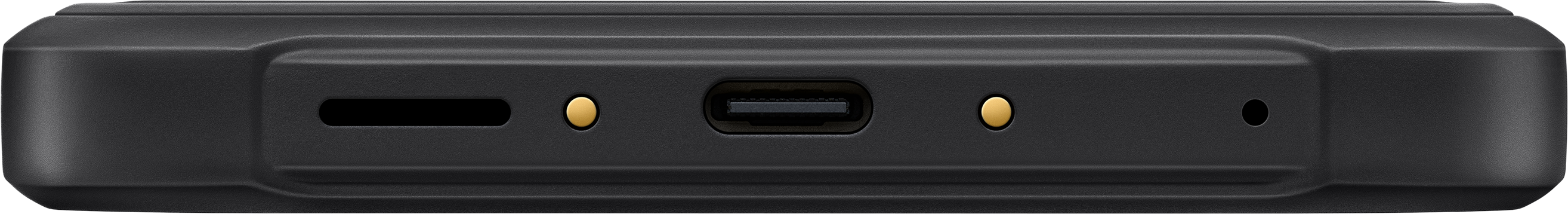 Egy fekete eszköz aljának közeli képe. Egy nyílást, portot és két arany pontot mutat.