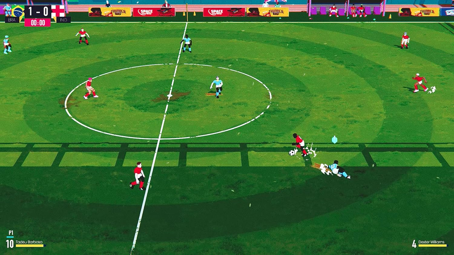Un juego de fútbol con jugadores en rojo y azul, un balón y un campo verde.