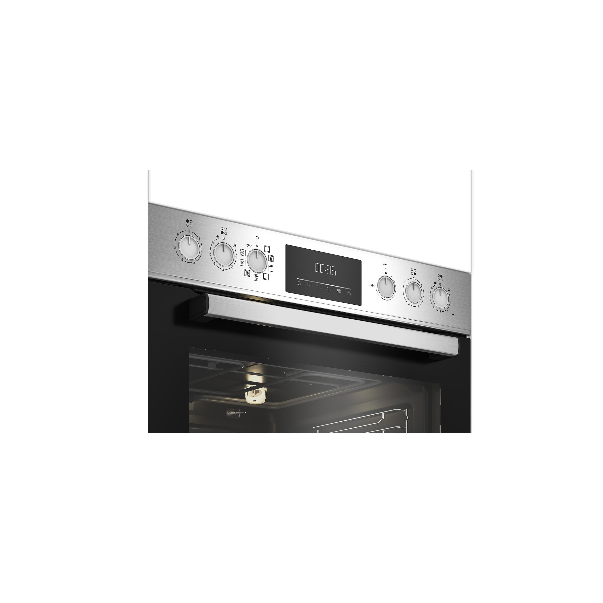Backofen-Bedienfeld mit Knöpfen, Digitalanzeige mit Uhrzeit und Backofenlicht.