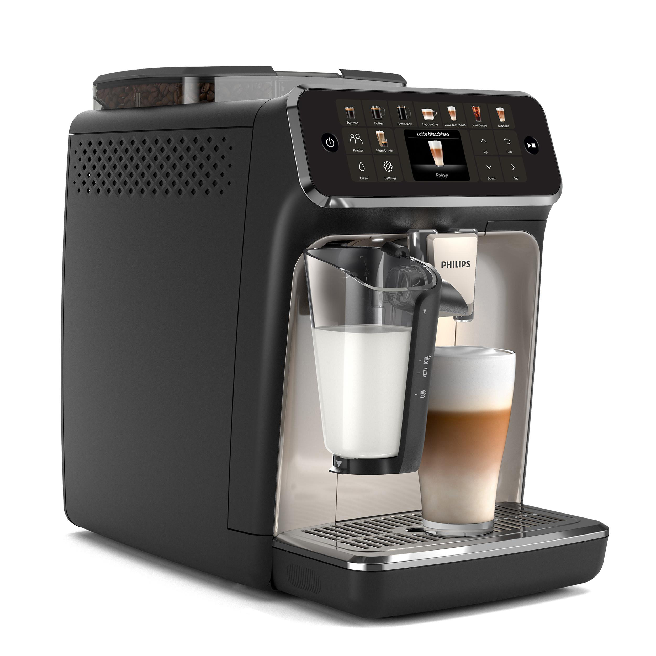 Eine schwarz-silberne Kaffeemaschine bereitet Latte zu. Ein Glas Milch und Kaffee sind vorhanden.
