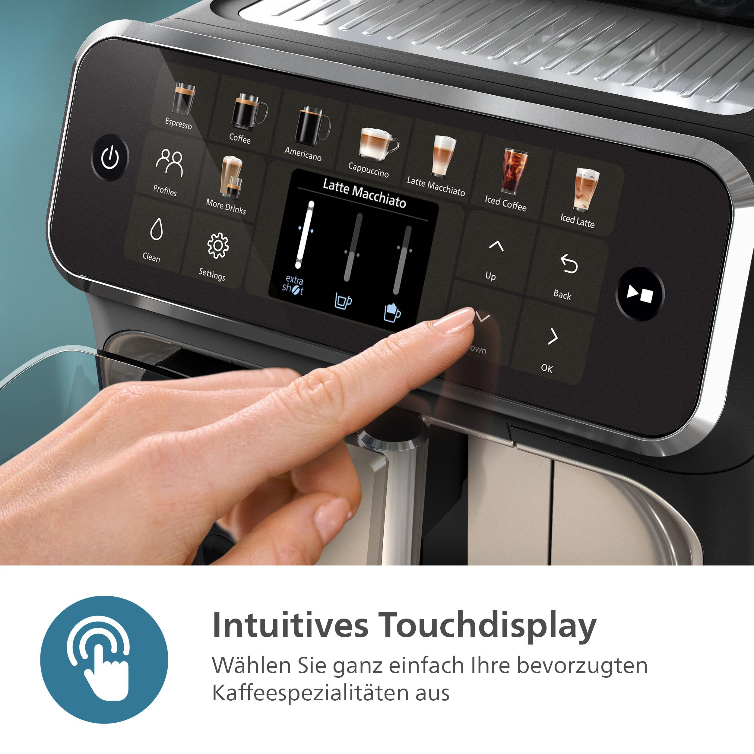 Kaffeemaschine mit Touchscreen-Oberfläche. Eine Hand drückt eine Taste. Verschiedene Getränkeoptionen sichtbar.