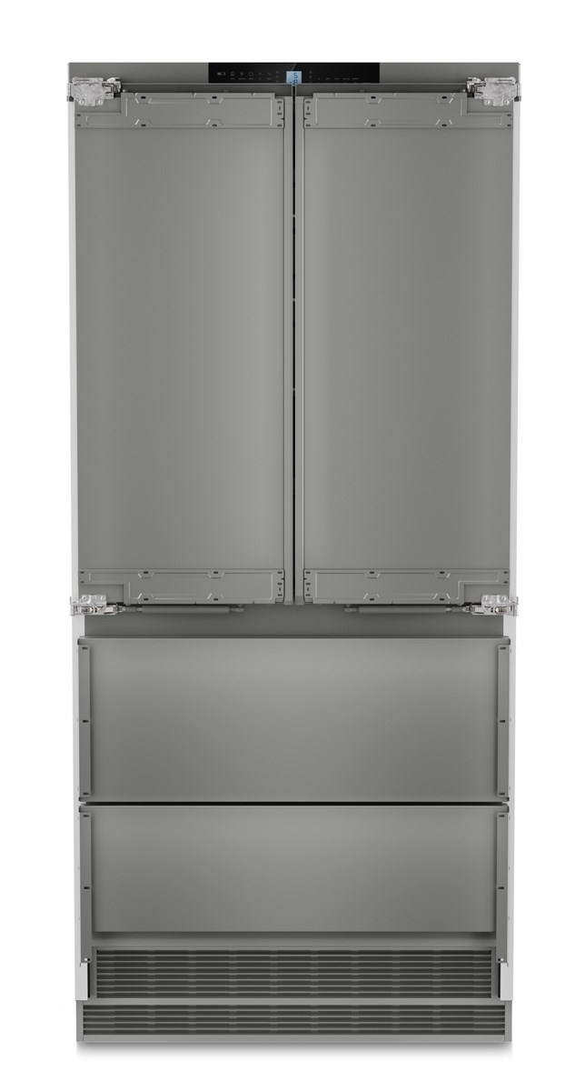 Ein Kühlschrank aus Edelstahl mit zwei Türen und einer Schublade. Er hat ein minimalistisches Design und steht vor weißem Hintergrund.