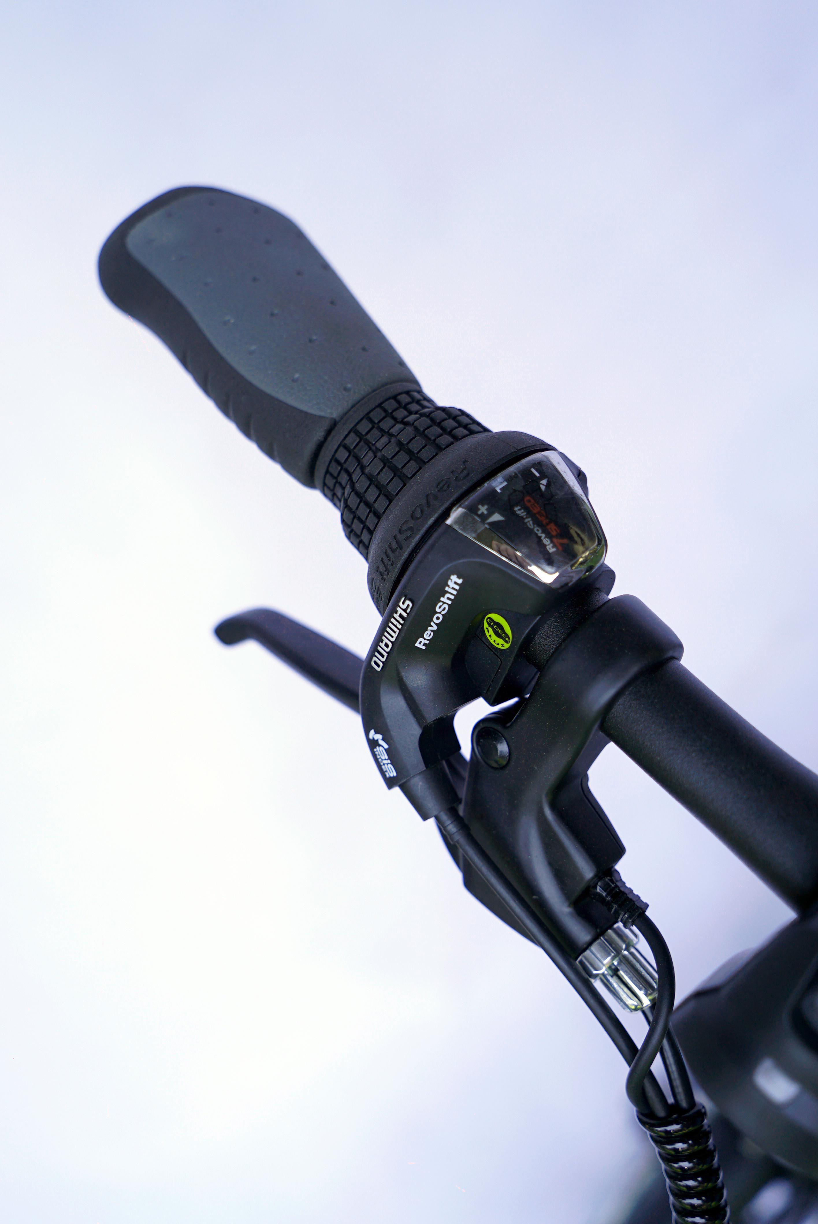 Fahrradlenker mit Shimano RevoShift Gangschaltung.