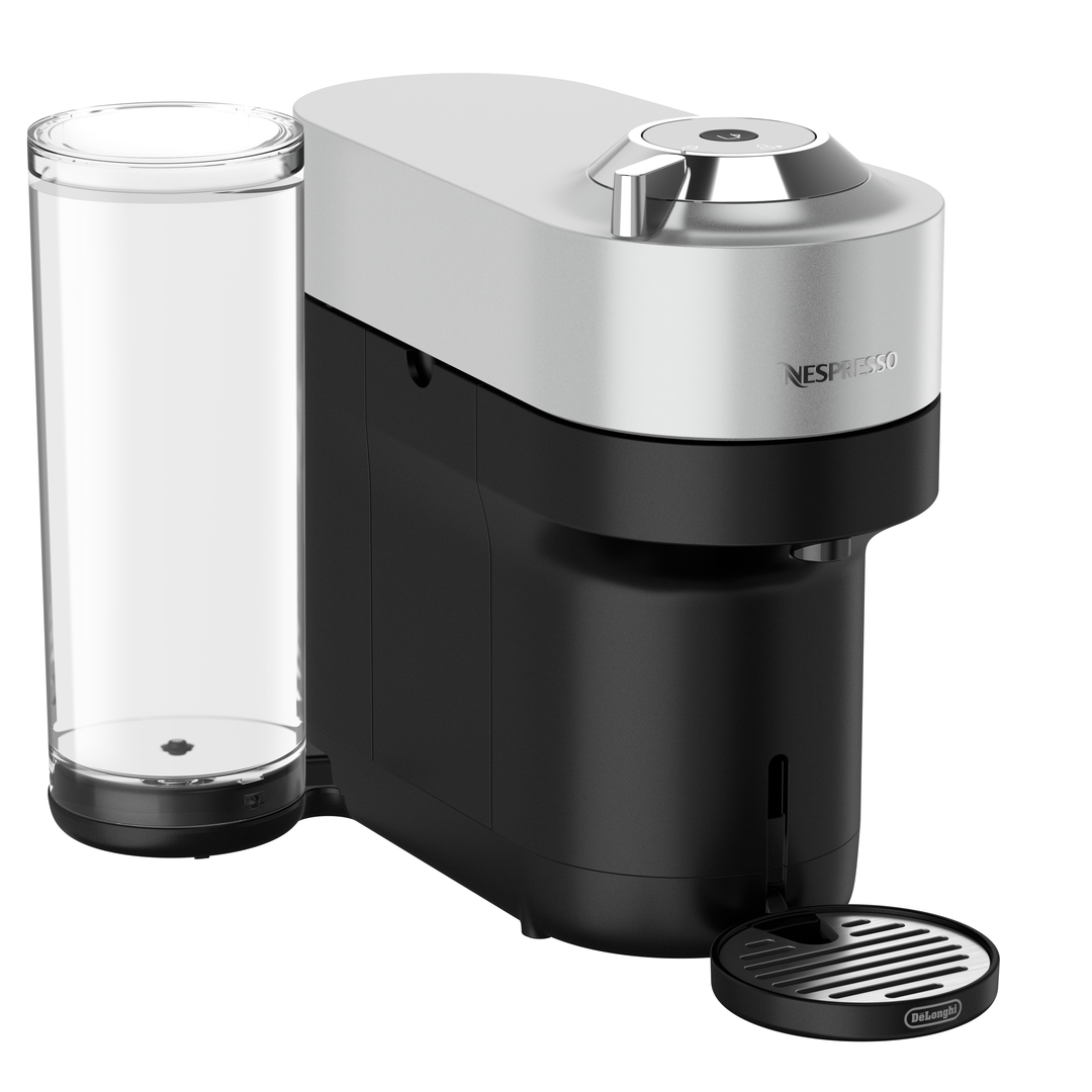 Eine silberne und schwarze Nespresso-Kaffeemaschine. Ein transparenter Wassertank befindet sich auf der linken Seite.