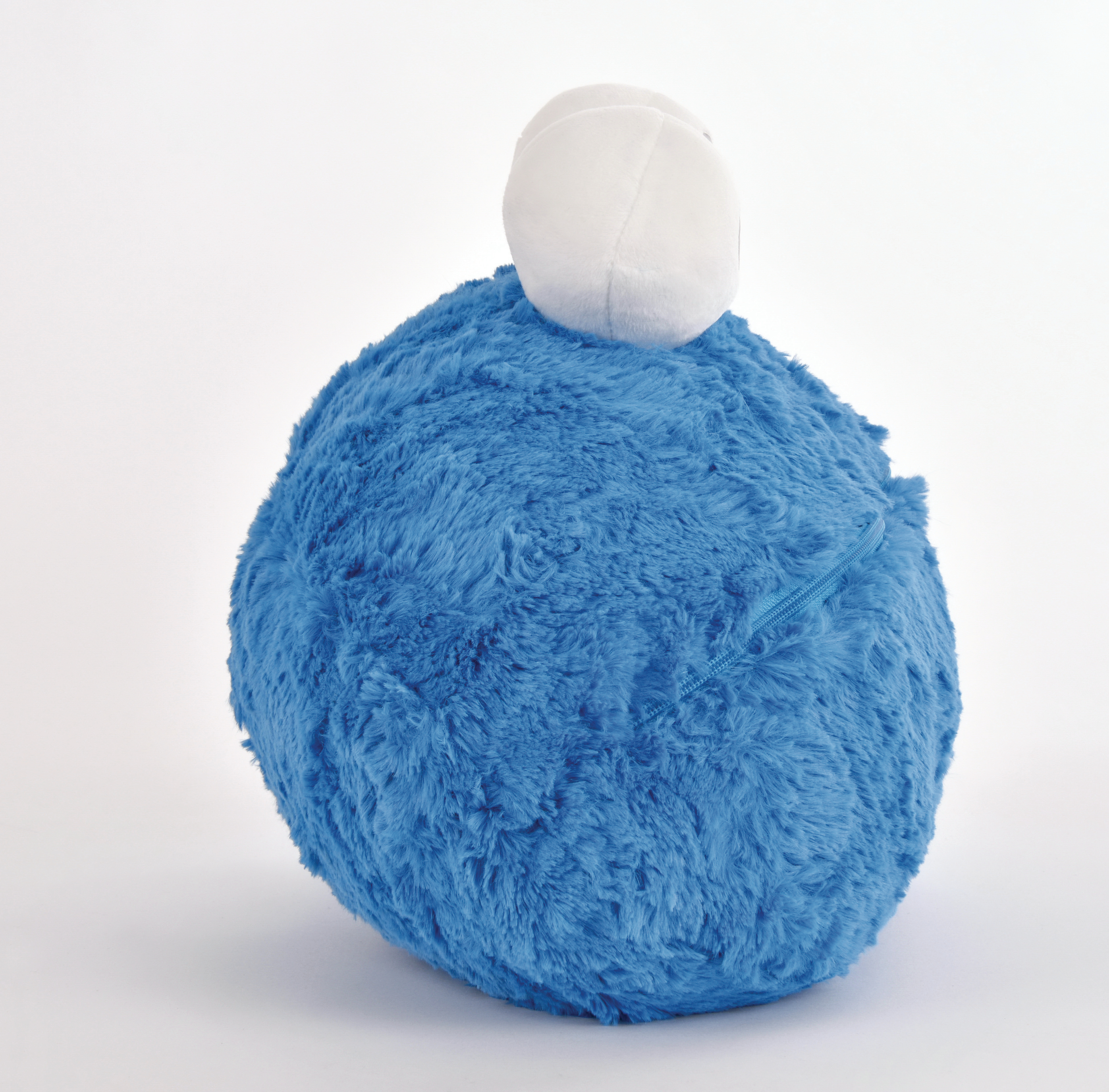 Blauer Plüschball mit einem weißen Ball oben drauf.