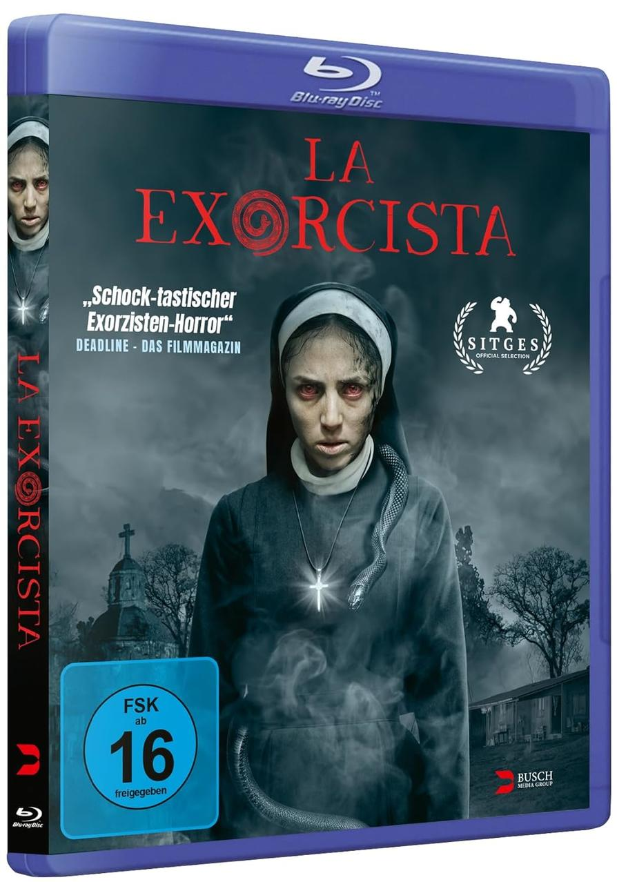 Blu-ray-Disc-Hülle für "LA EXORCISTA" mit einer Nonne, die eine Schlange hält.