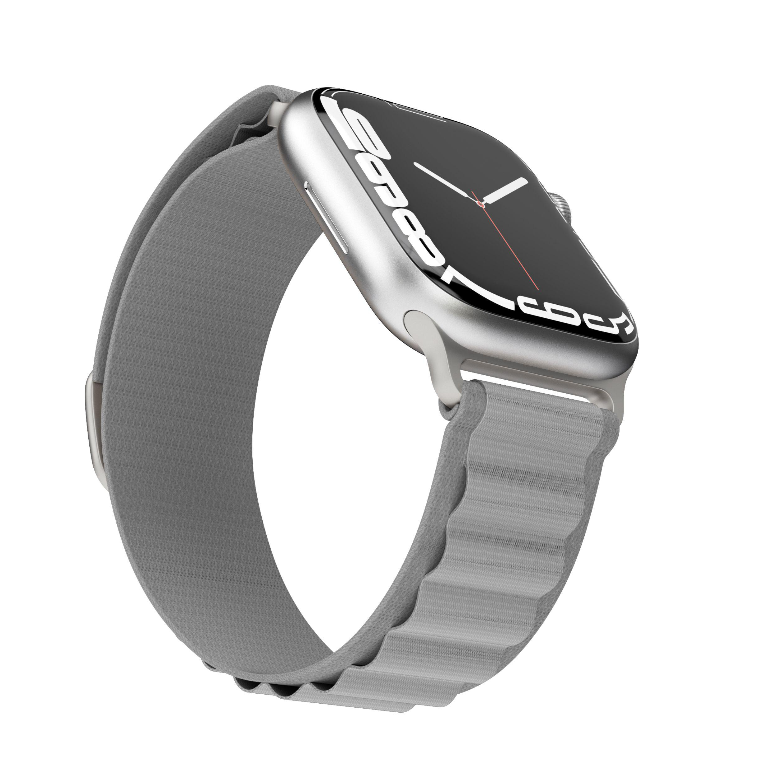 Silberne Apple Watch mit grauem Armband. Die Uhr zeigt die Zeit an. Weißer Hintergrund.