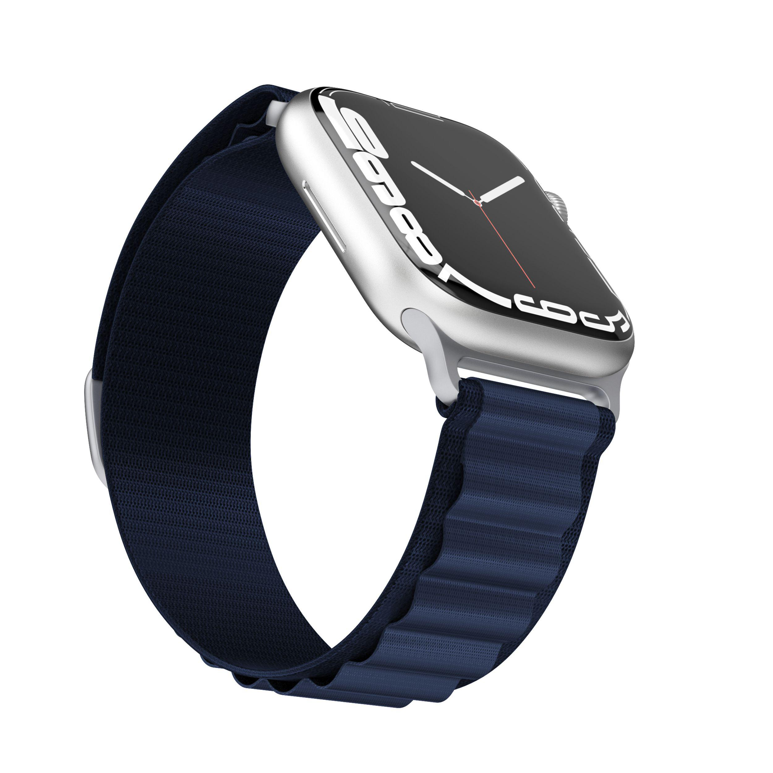 Silberne Smartwatch mit blauem Stoffband, Seitenansicht.