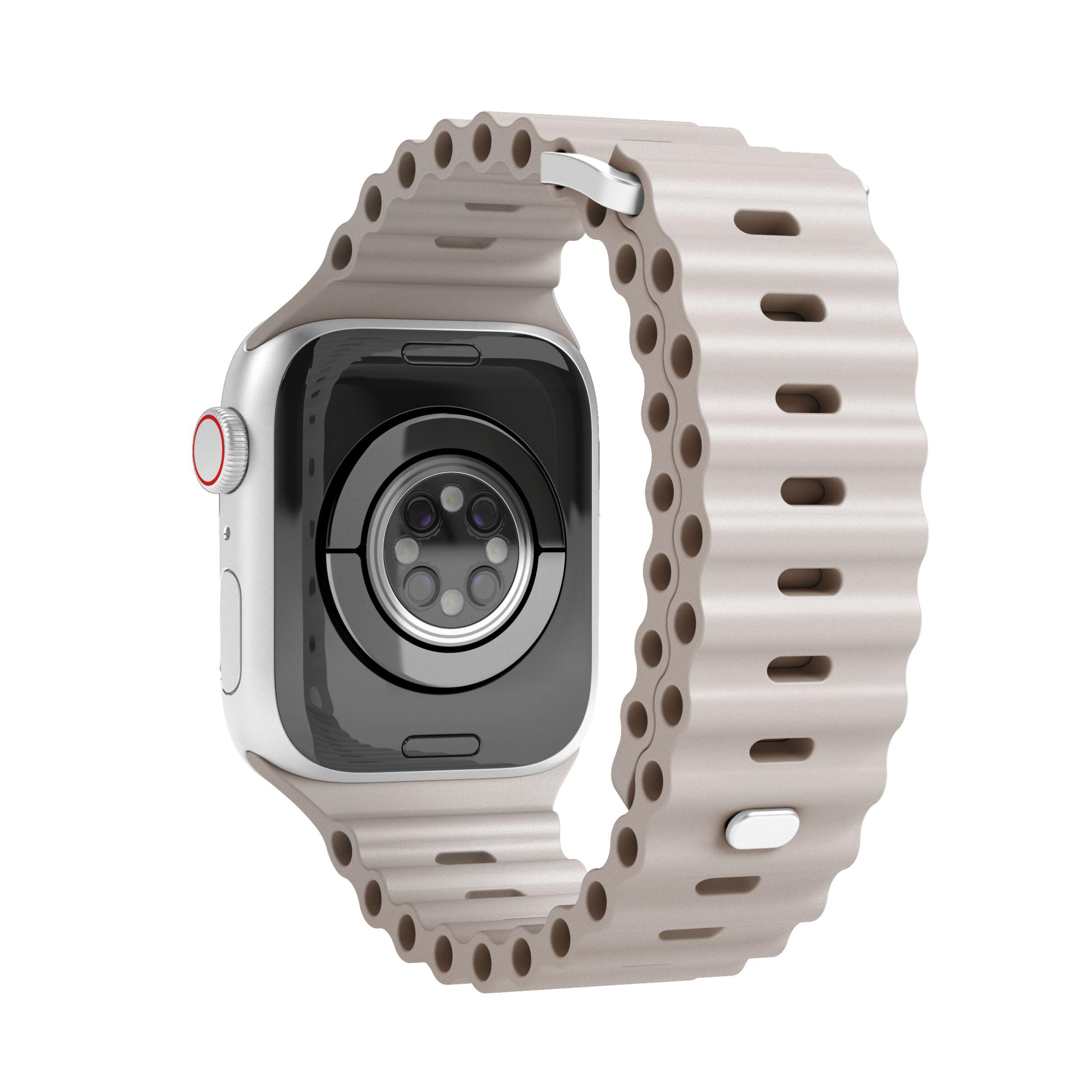 Eine silberne Apple Watch mit beigem geripptem Band, Rückansicht, mit weißem Hintergrund.