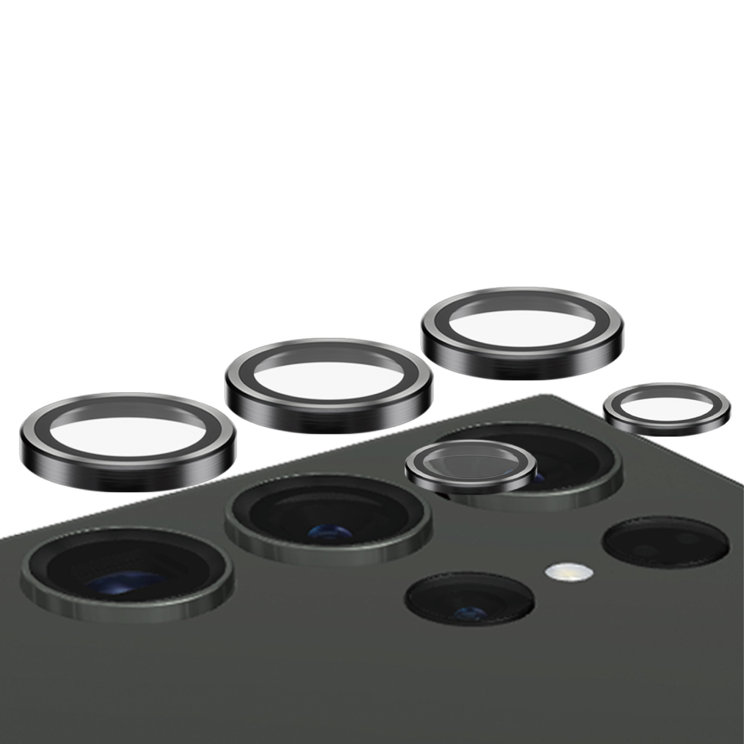 Een verzameling cameralensbeschermers bovenop de camera-opstelling van een telefoon.