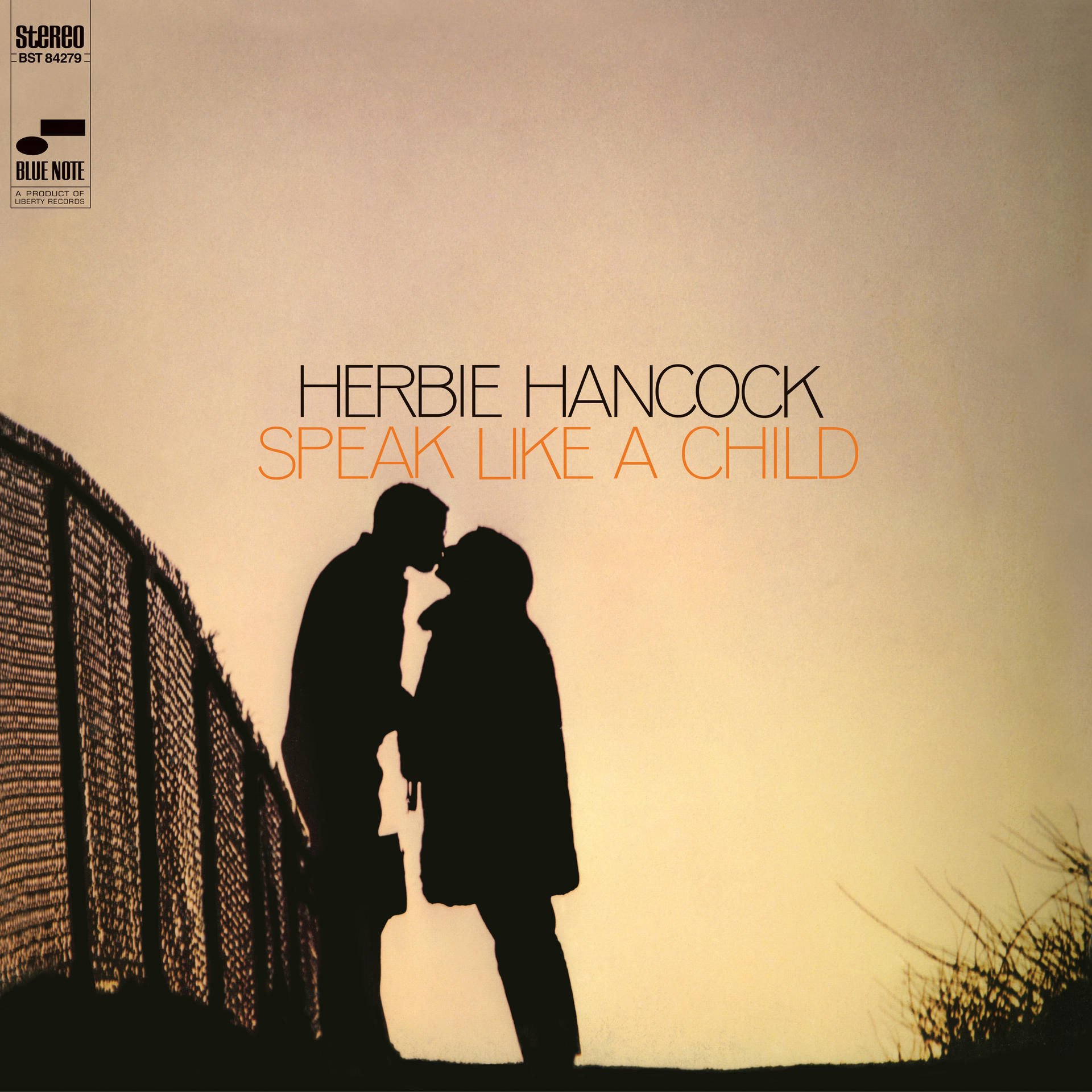 Herbie Hancock Albumcover. Silhouetten eines küssenden Paares vor Sonnenuntergang und Zaun.